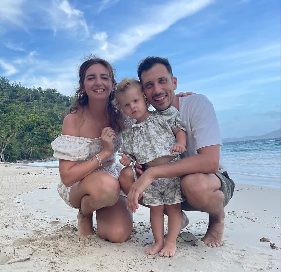 Carolin Föll & Benito Flizikowski with family